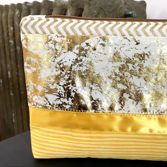 Gold Ribbon Zipper Pouch - Picture 3 of 8